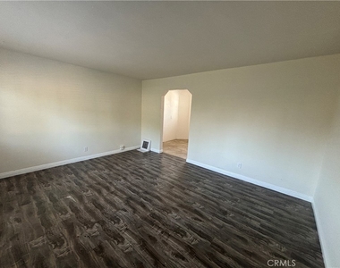 1901 Loma Vista Street - Photo Thumbnail 3
