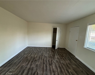 1901 Loma Vista Street - Photo Thumbnail 2