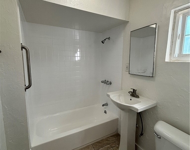 1901 Loma Vista Street - Photo Thumbnail 10