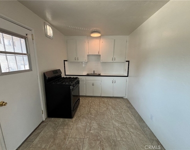 1901 Loma Vista Street - Photo Thumbnail 5