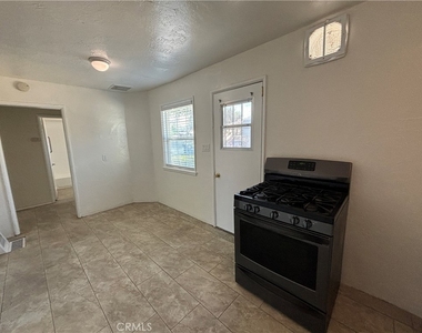1901 Loma Vista Street - Photo Thumbnail 7