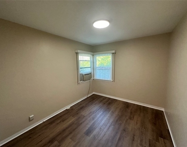 901 N San Gabriel Avenue - Photo Thumbnail 11