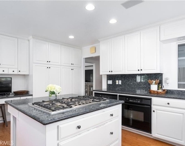 2112 Dover Drive - Photo Thumbnail 5