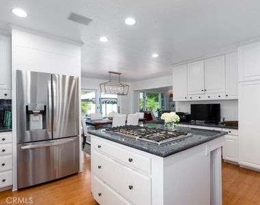 2112 Dover Drive - Photo Thumbnail 7