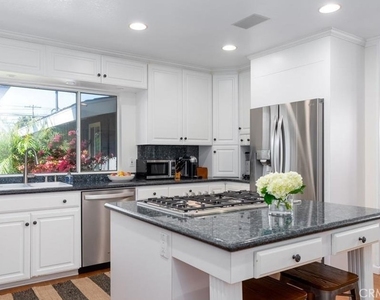 2112 Dover Drive - Photo Thumbnail 6