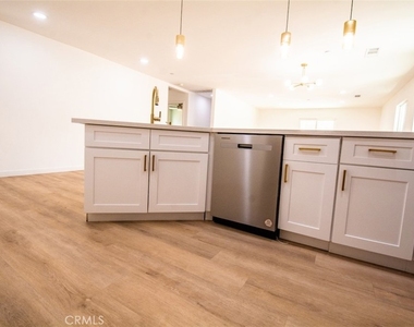 8258 Bennett Avenue - Photo Thumbnail 14