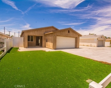 8258 Bennett Avenue - Photo Thumbnail 2