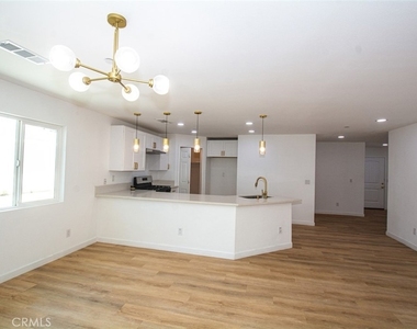 8258 Bennett Avenue - Photo Thumbnail 8