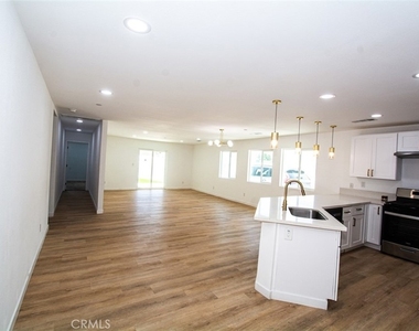 8258 Bennett Avenue - Photo Thumbnail 3