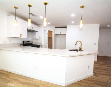 8258 Bennett Avenue - Photo Thumbnail 5