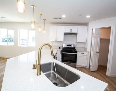 8258 Bennett Avenue - Photo Thumbnail 6