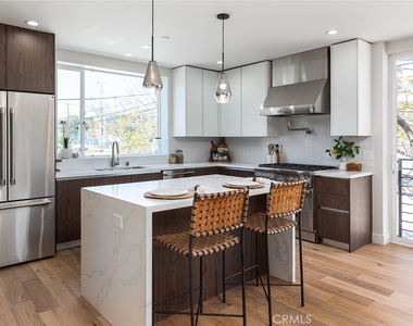 2822 Rowena Avenue - Photo Thumbnail 6