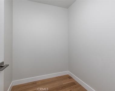 2822 Rowena Avenue - Photo Thumbnail 15