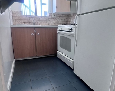356 1/2 Gless Street - Photo Thumbnail 12