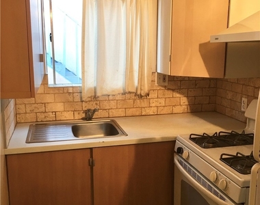 356 1/2 Gless Street - Photo Thumbnail 10