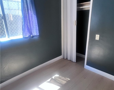356 1/2 Gless Street - Photo Thumbnail 7