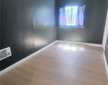 356 1/2 Gless Street - Photo Thumbnail 6