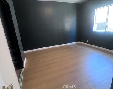 356 1/2 Gless Street - Photo Thumbnail 4