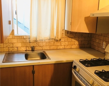 356 1/2 Gless Street - Photo Thumbnail 9