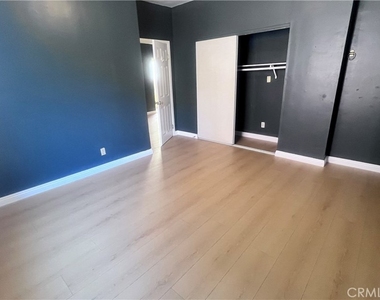 356 1/2 Gless Street - Photo Thumbnail 3