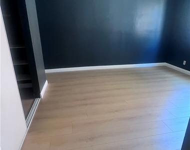 356 1/2 Gless Street - Photo Thumbnail 5
