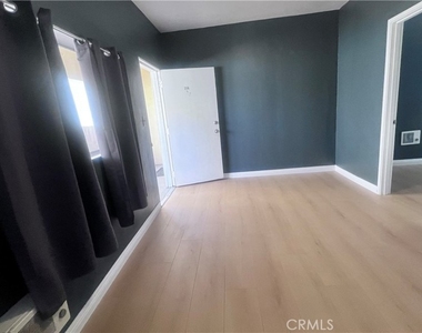 356 1/2 Gless Street - Photo Thumbnail 2
