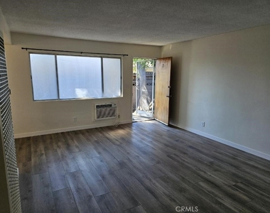 124 W Cherry - Photo Thumbnail 2