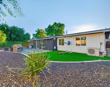 3360 Esperanza Dr - Photo Thumbnail 34
