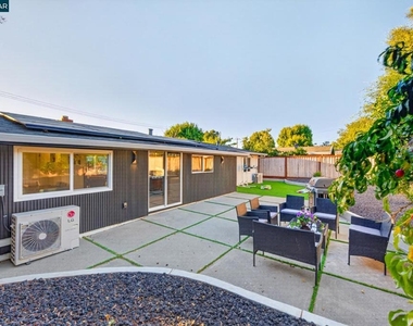 3360 Esperanza Dr - Photo Thumbnail 32