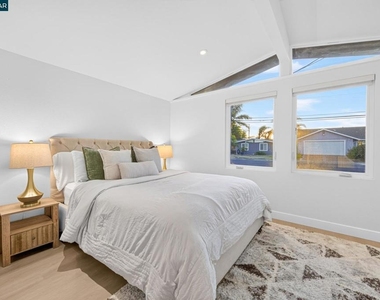 3360 Esperanza Dr - Photo Thumbnail 23