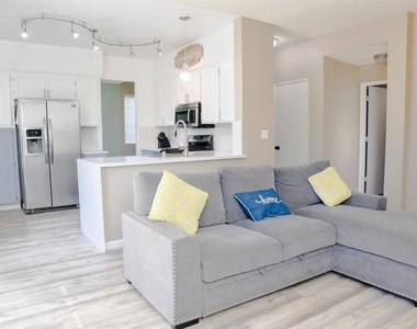 2090 Heartland Cir - Photo Thumbnail 6