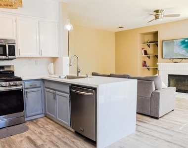 2090 Heartland Cir - Photo Thumbnail 5