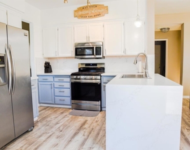 2090 Heartland Cir - Photo Thumbnail 4