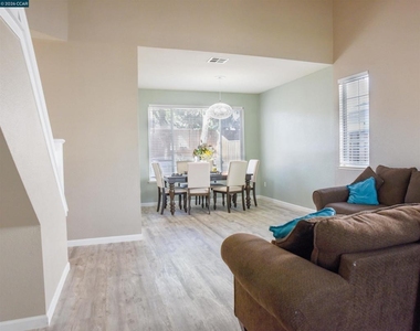2090 Heartland Cir - Photo Thumbnail 1