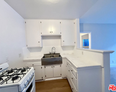 7014 S Western Avenue - Photo Thumbnail 4