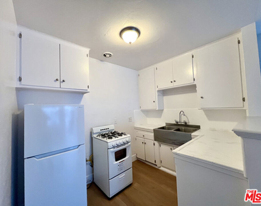 7014 S Western Avenue - Photo Thumbnail 3