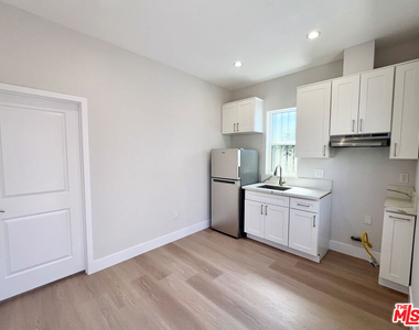 446 W 88th Street - Photo Thumbnail 2
