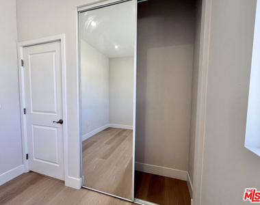 446 W 88th Street - Photo Thumbnail 14