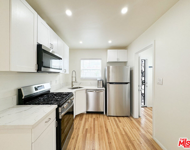 2516 Lucerne Avenue - Photo Thumbnail 7