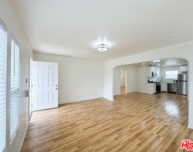 2516 Lucerne Avenue - Photo Thumbnail 3