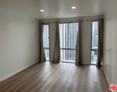 800 W 1st Street - Photo Thumbnail 20