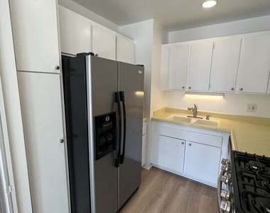 800 W 1st Street - Photo Thumbnail 16
