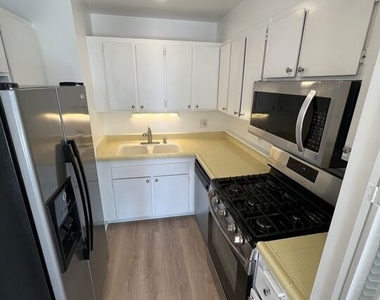 800 W 1st Street - Photo Thumbnail 17