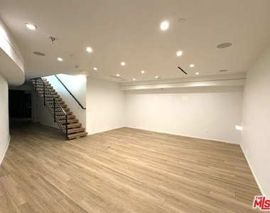 4338 Huntley Avenue - Photo Thumbnail 5
