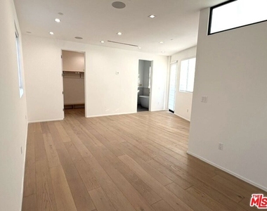 4338 Huntley Avenue - Photo Thumbnail 14