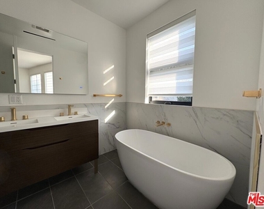 4338 Huntley Avenue - Photo Thumbnail 16