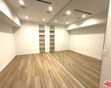 4338 Huntley Avenue - Photo Thumbnail 9