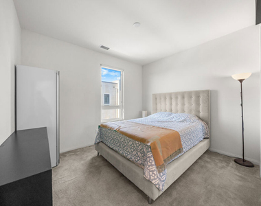 10712 Parrot Avenue - Photo Thumbnail 7