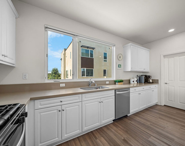 10712 Parrot Avenue - Photo Thumbnail 24