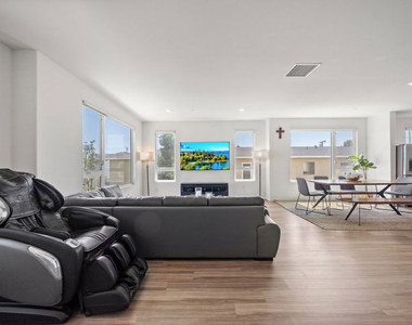 10712 Parrot Avenue - Photo Thumbnail 9